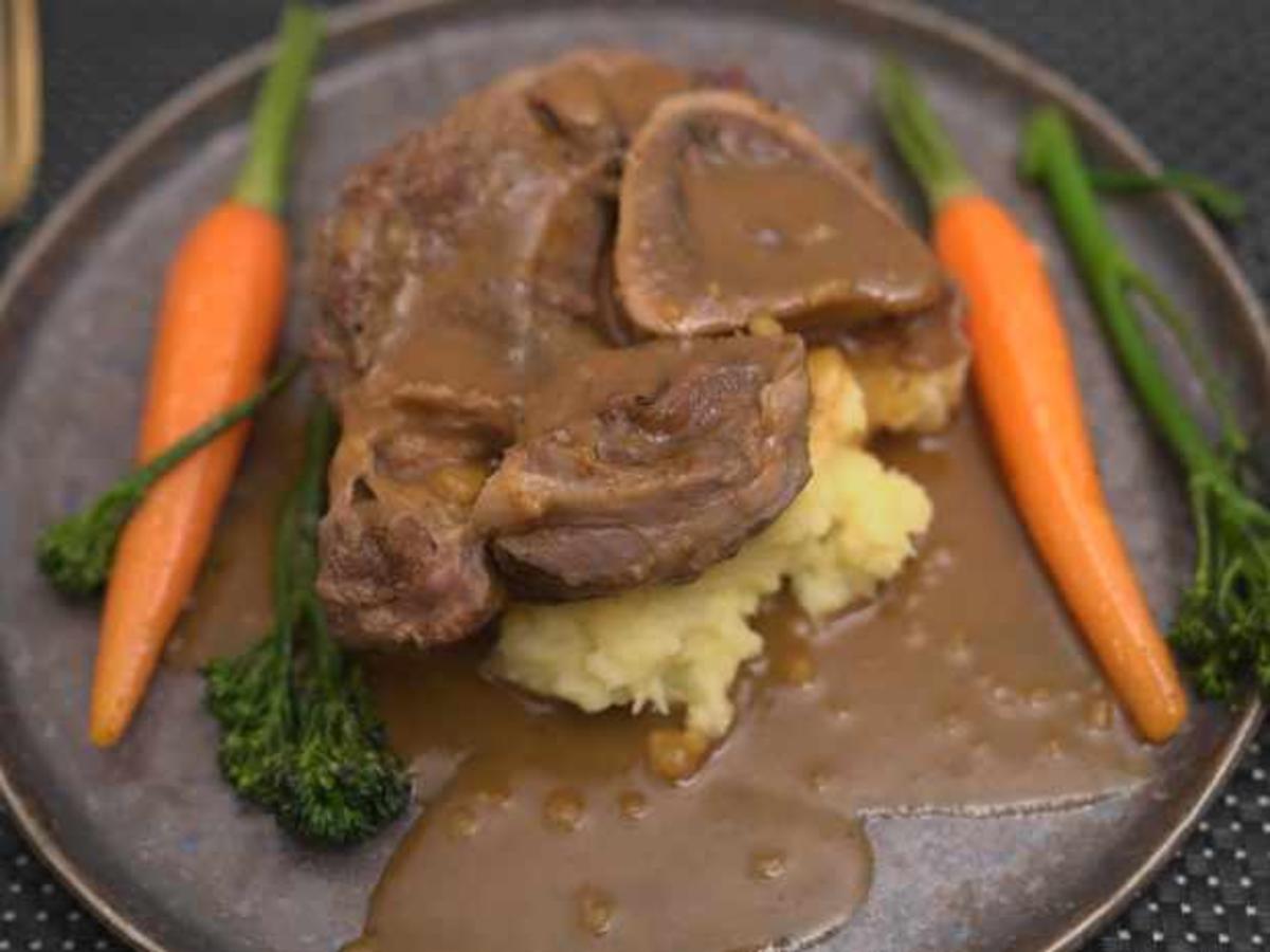 Ossobuco mit Kartoffelstampf und Gemüse - Rezept - kochbar.de