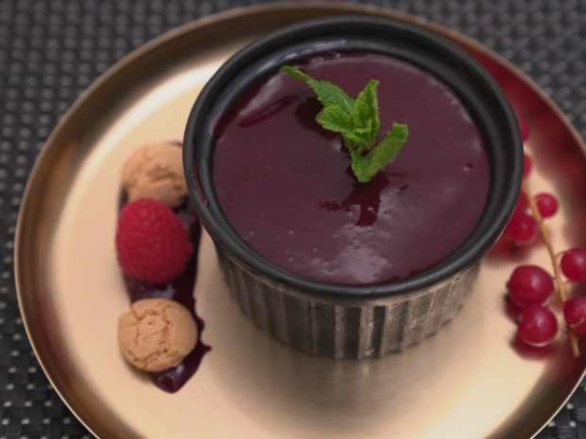 Panna Cotta mit Beerenkompott - Rezept mit Bild - kochbar.de