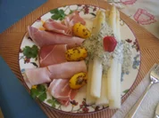 Spargel mit Kräuter-Sauce, Schinken Quartett und Kümmel-Frühkartoffeln - Rezept - Bild Nr. 2