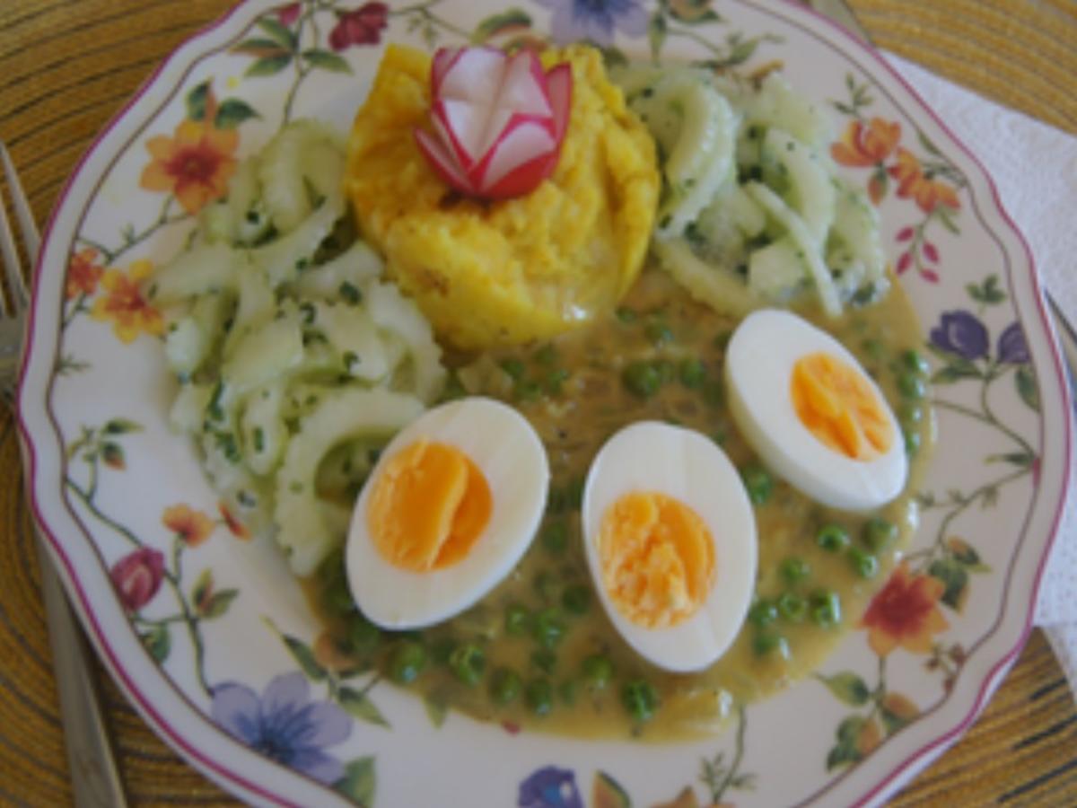 Gekochte Eier mit Erbsensauce, Gurkensalat und Sellerie-Kartoffel-Stampf - Rezept - Bild Nr. 16