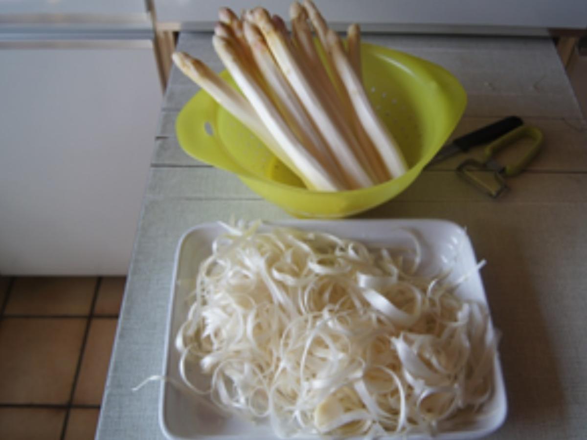 Spargel mit Zitronenbutter, Backofen-Lachsforelle und Rosmarin-Kümmel-Bratdrillingen - Rezept - Bild Nr. 3