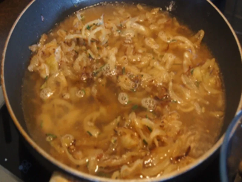 Rezept: Nürnberger Bratwürstchen in Zwiebelsauce und Kartoffelstampf und Salat Bild Nr. 8 Nürnberger Bratwürstchen in Zwiebelsauce und Kartoffelstampf und Salat - Rezept - Bild Nr. 8