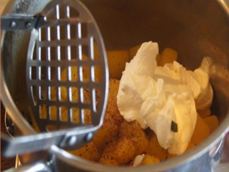 Rezept: Nürnberger Bratwürstchen in Zwiebelsauce und Kartoffelstampf und Salat Bild Nr. 12 Nürnberger Bratwürstchen in Zwiebelsauce und Kartoffelstampf und Salat - Rezept - Bild Nr. 12