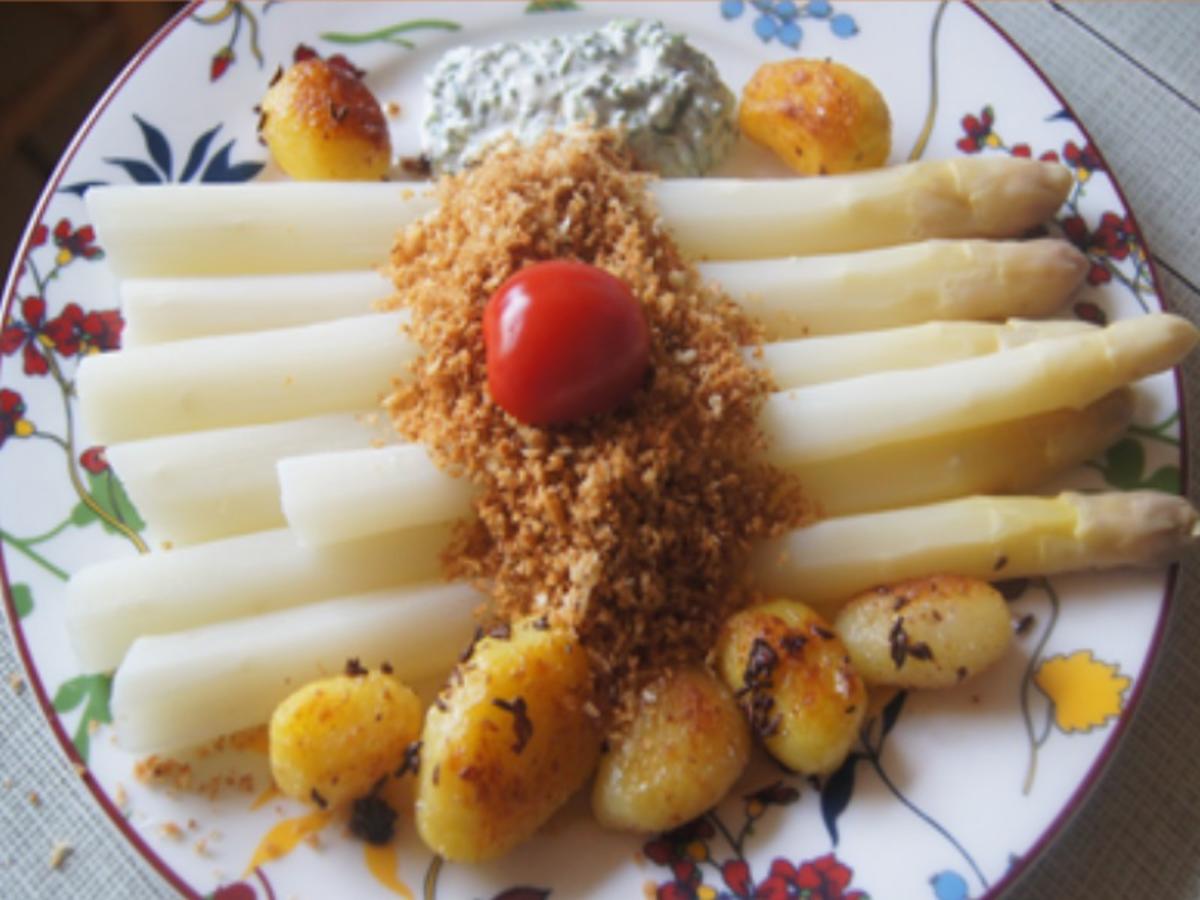 Spargel mit Schnittlauch-Crème-Fraîche , Panko-Bröseln und Kümmel-Bratdrillingen - Rezept - Bild Nr. 17053