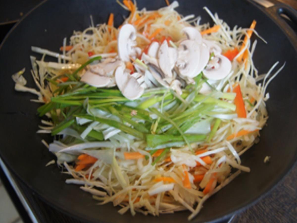 Gemüse-Ei-Reisnudel-Wok - Rezept - Bild Nr. 13