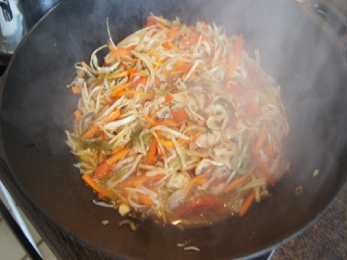 Gemüse-Ei-Reisnudel-Wok - Rezept - Bild Nr. 15