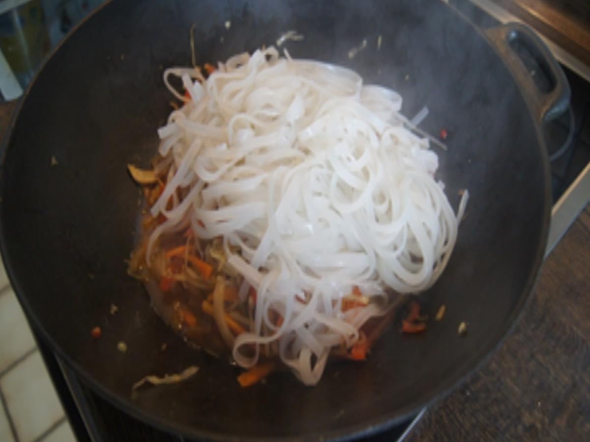 Gemüse-Ei-Reisnudel-Wok - Rezept - Bild Nr. 20