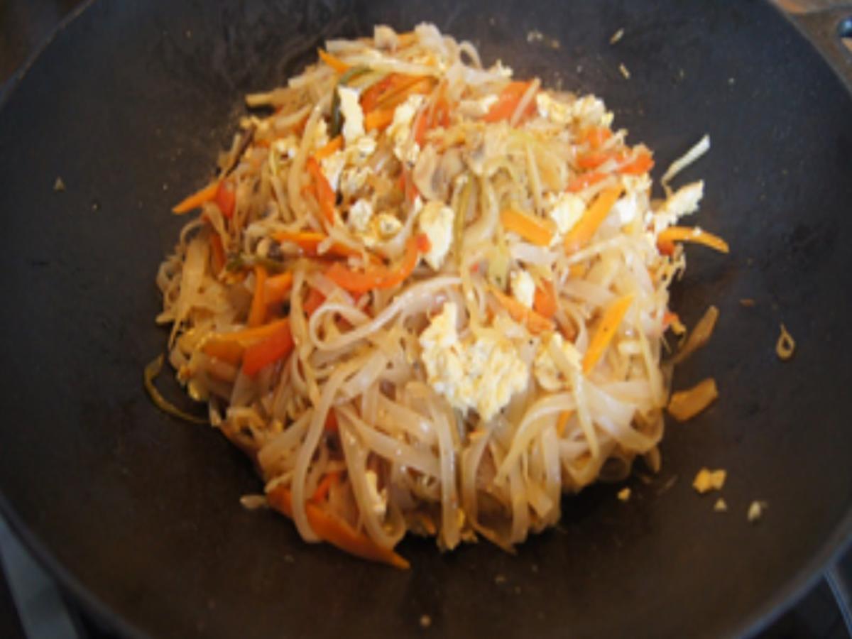 Gemüse-Ei-Reisnudel-Wok - Rezept - Bild Nr. 23