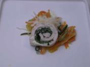 Putenrolle auf Gemüsespaghetti mit Weißweinsoße - Rezept - Bild Nr. 2