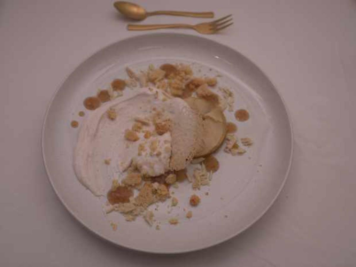 Apfel-Türmchen mit Mandel-Crumble und Kardamom-Creme - Rezept - Bild Nr. 2