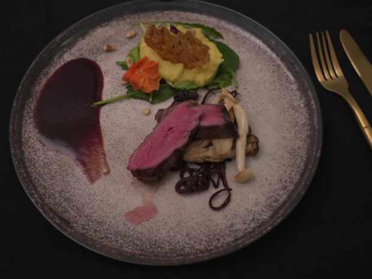 Dry Aged Entrecote mit Portweinsoße und Kartoffelbrei - von Das ...