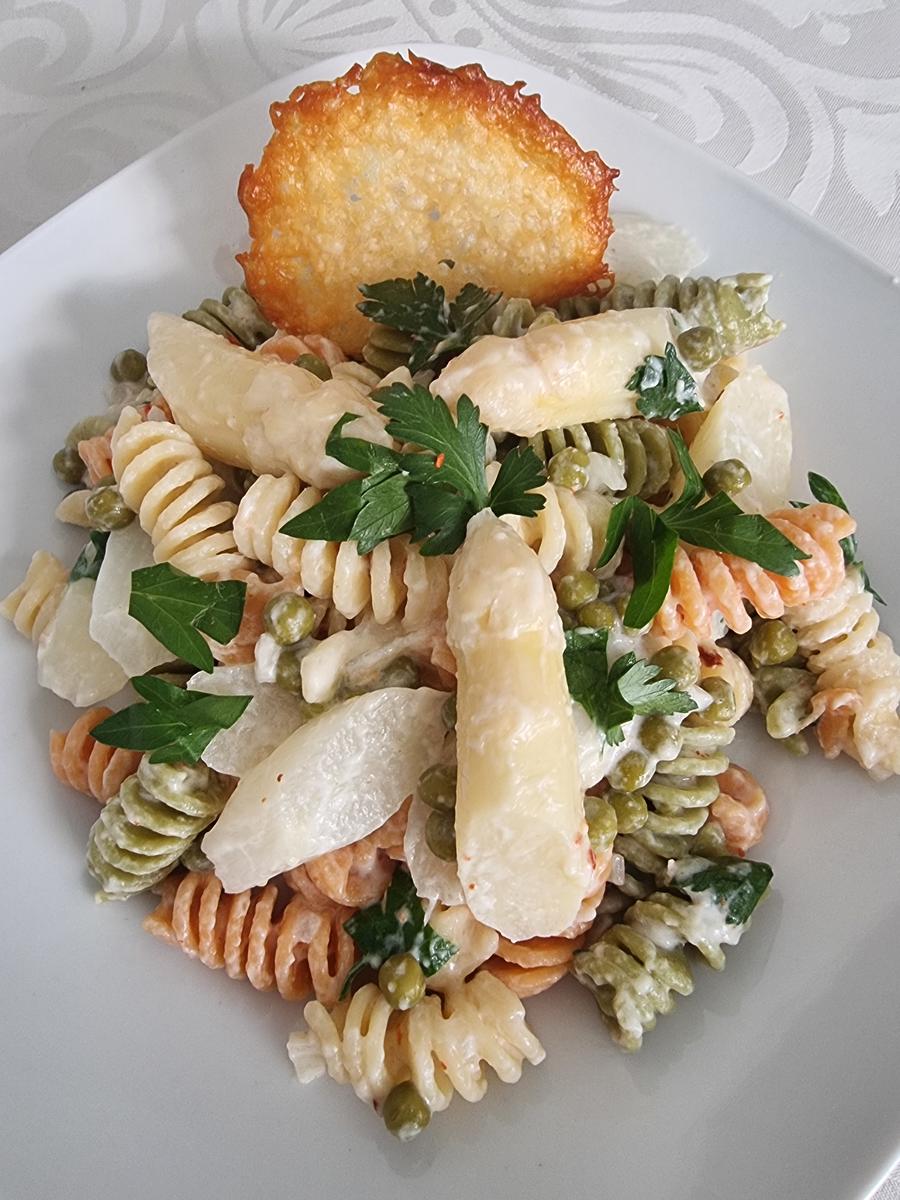 Spargel-Pasta mit Parmesan-Chip - Rezept - Bild Nr. 17063