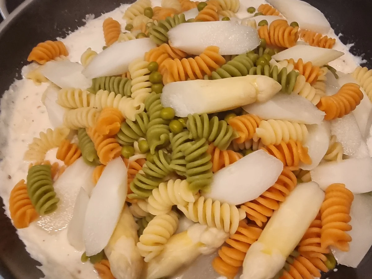 Rezept: Spargel-Pasta mit Parmesan-Chip Bild Nr. 17076 Spargel-Pasta mit Parmesan-Chip - Rezept - Bild Nr. 17076