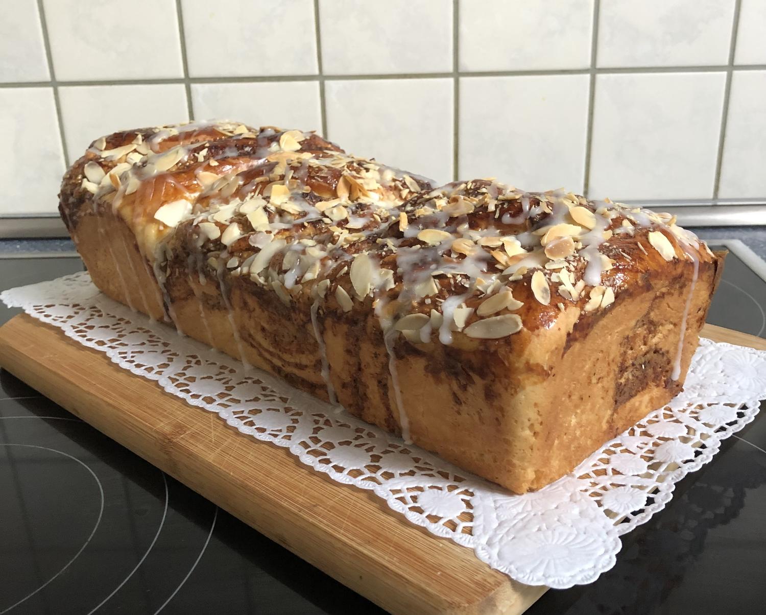 Hefekuchen gefüllt mit Walnuss und Mandeln - Rezept mit Bild - kochbar.de Hefekuchen gefüllt mit Walnuss und Mandeln - Rezept mit Bild - kochbar.de