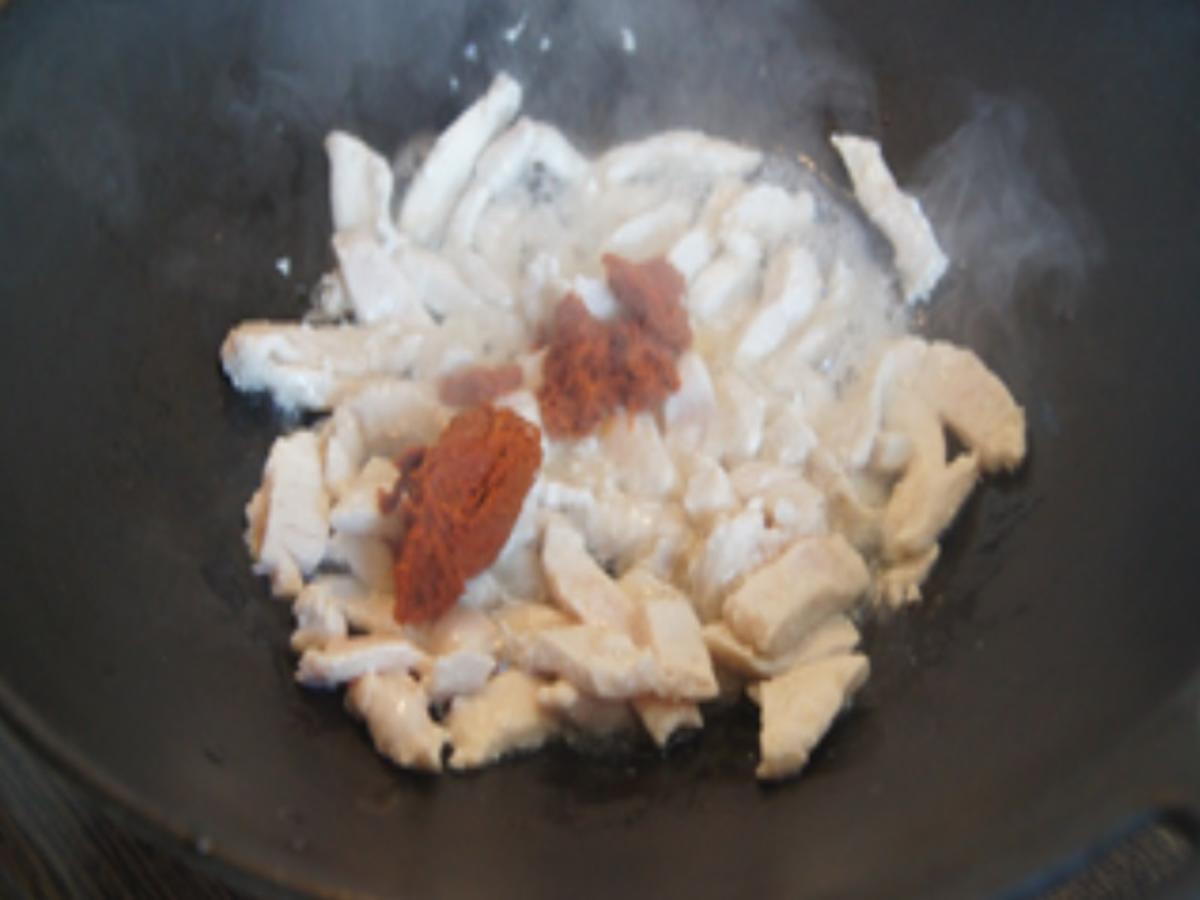 Rotes Thai Curry im-Wok mit Basmatireis - Rezept - Bild Nr. 8