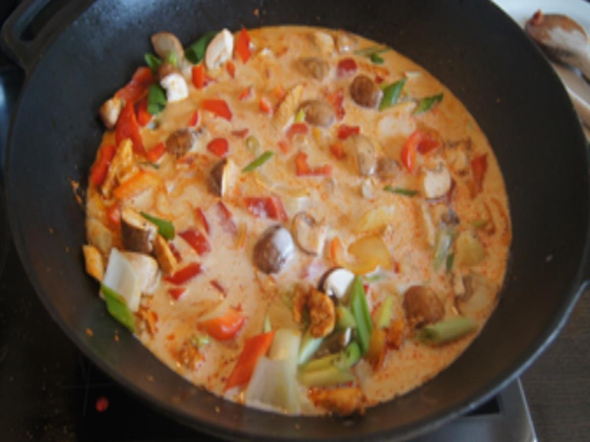 Rotes Thai Curry im-Wok mit Basmatireis - Rezept - Bild Nr. 12