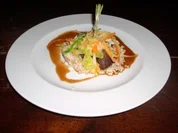 Schweinebäckchen in Jus mit Wurzel- und Schotengemüse an Graupenrisotto - Rezept