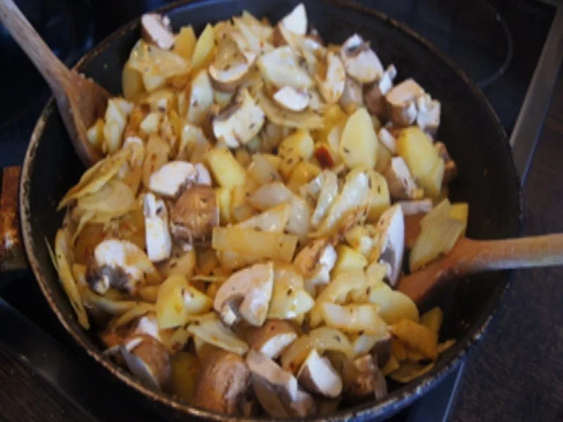 Weißkohl-Kartoffel-Champignon-Hackfleisch-Pfanne - Rezept - Bild Nr. 17