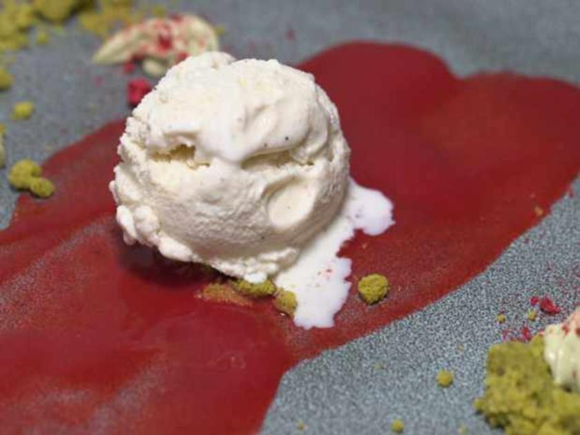 Lavendeleis mit Himbeerspiegel und Pistazienerde - von Das perfekte Dinner