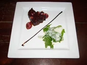 Bisonscheiben im Rucolanest mit Buttermilch-Schaum und - Rezept