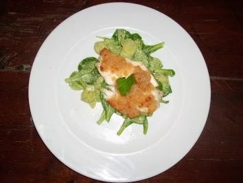 Rezept: Gebackene Scholle in der Parmesankruste mit Kartoffelsalat Gebackene Scholle in der Parmesankruste mit Kartoffelsalat - Rezept