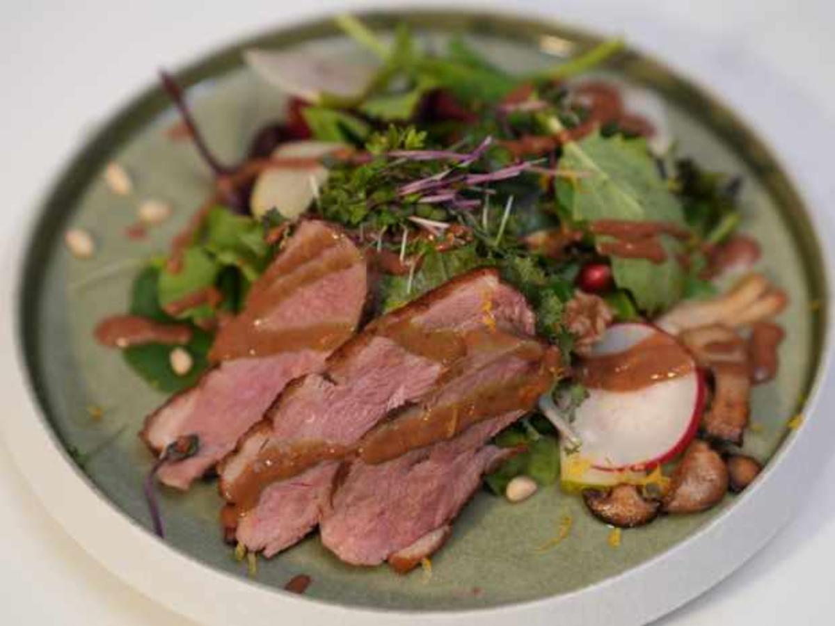 Fruchtiger Wildkräuter-Salat mit Entenbruststreifen - Rezept - Bild Nr. 17063