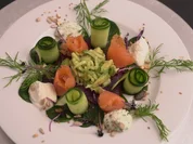 Apfel-Avocado-Tatar mit Lachsröllchen und Rote Beete Salat - Rezept - Bild Nr. 2