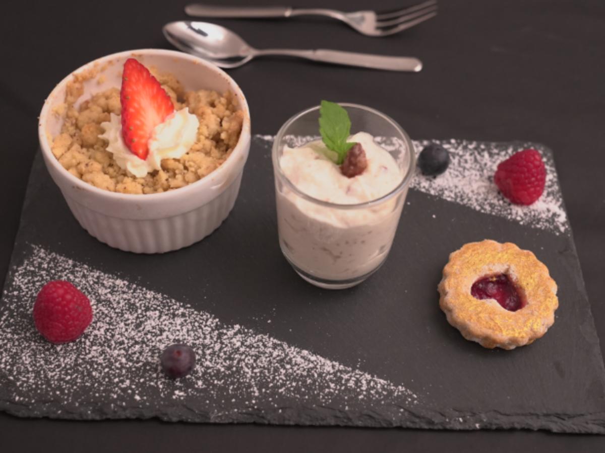 Vanillekeks mit Marmeladenfüllung, Mandelquark und Apfel Crumble ...