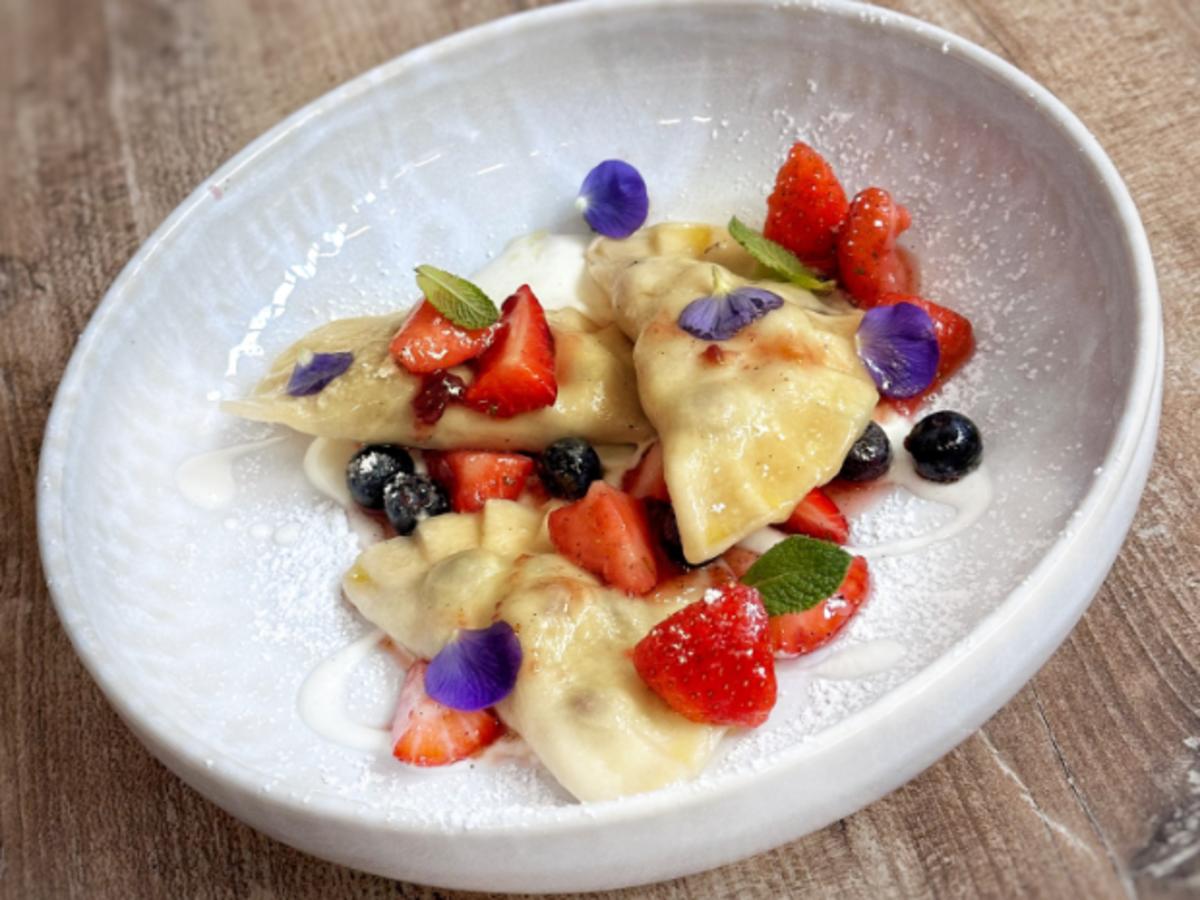 Piroggen mit Heidelbeeren und Erdbeeren (Evelyn Burdecki) - Rezept ...