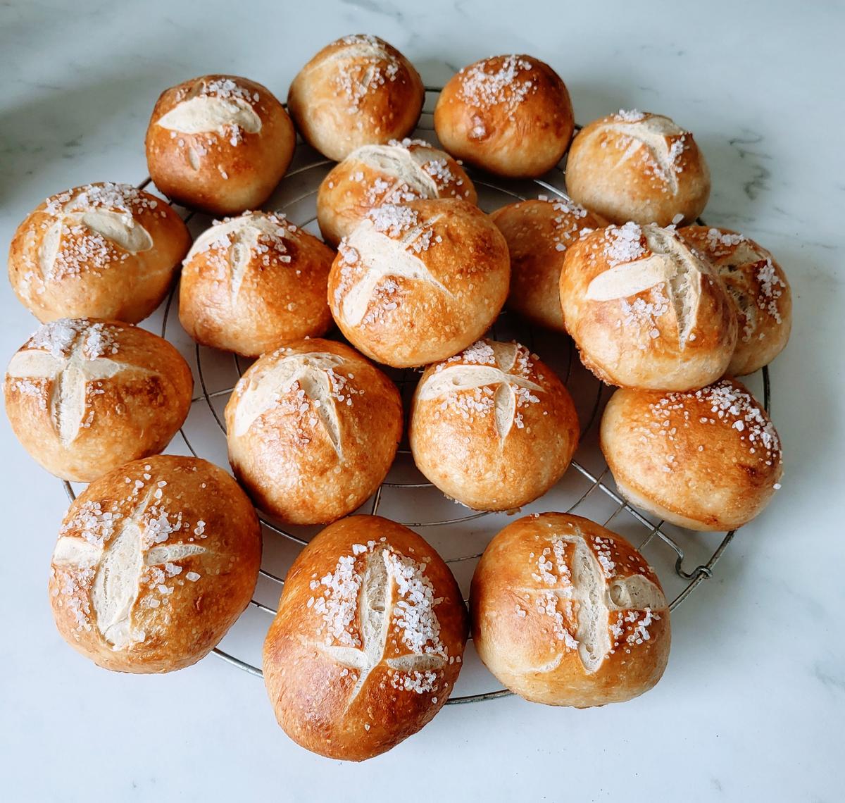 Laugenbrötchen aus reinem Sauerteig - Rezept - Bild Nr. 2