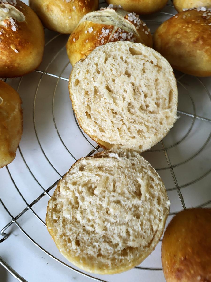 Laugenbrötchen aus reinem Sauerteig - Rezept - Bild Nr. 5