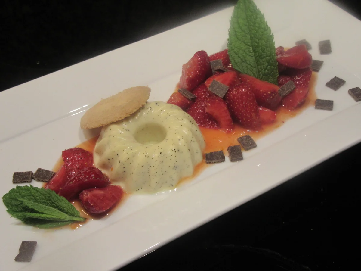 Rezept: Dessert: Zitronencreme mit Erdbeersalat Bild Nr. 17076 Dessert: Zitronencreme mit Erdbeersalat - Rezept - Bild Nr. 17076