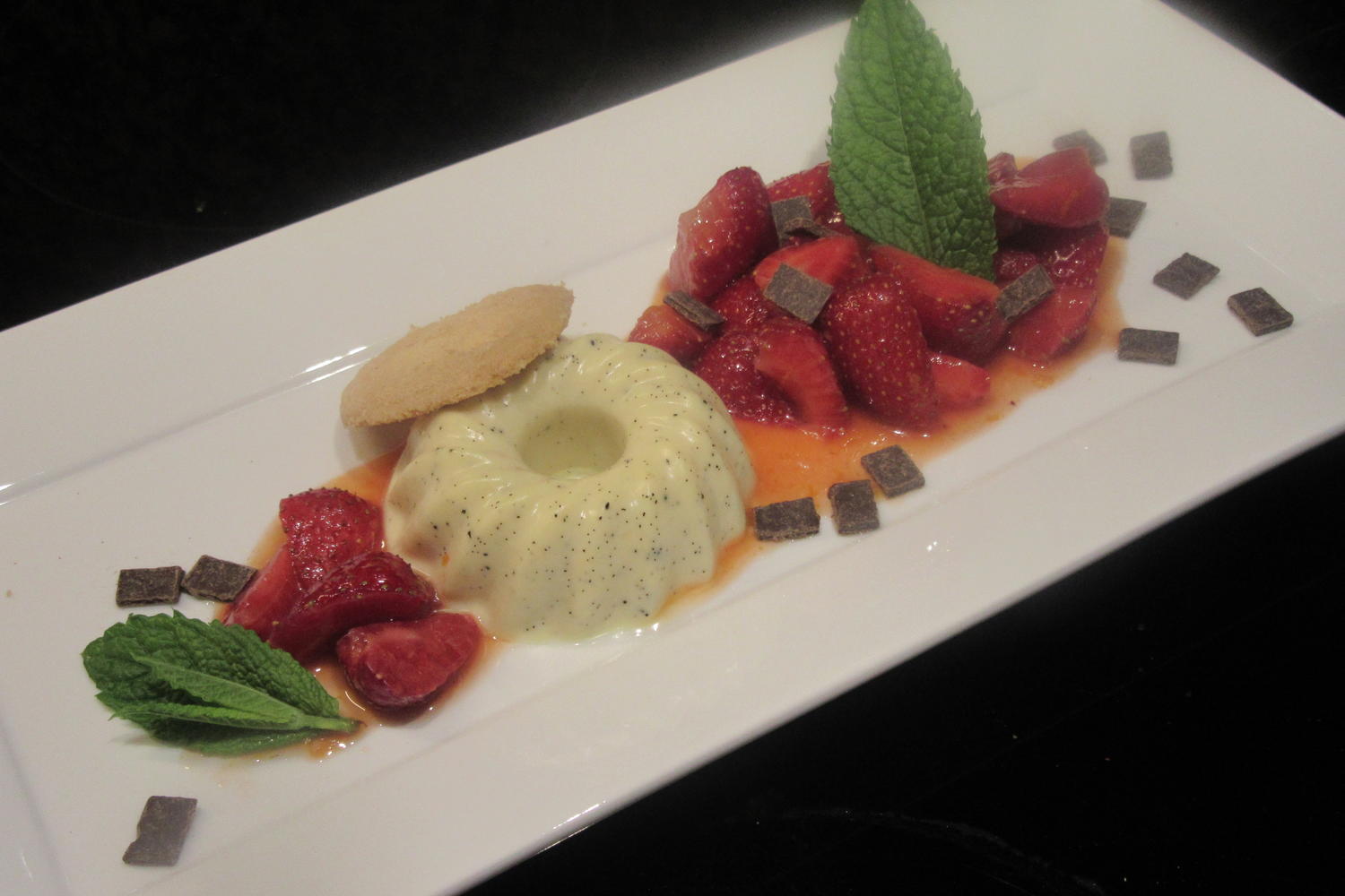 Dessert: Zitronencreme mit Erdbeersalat - Rezept - kochbar.de
