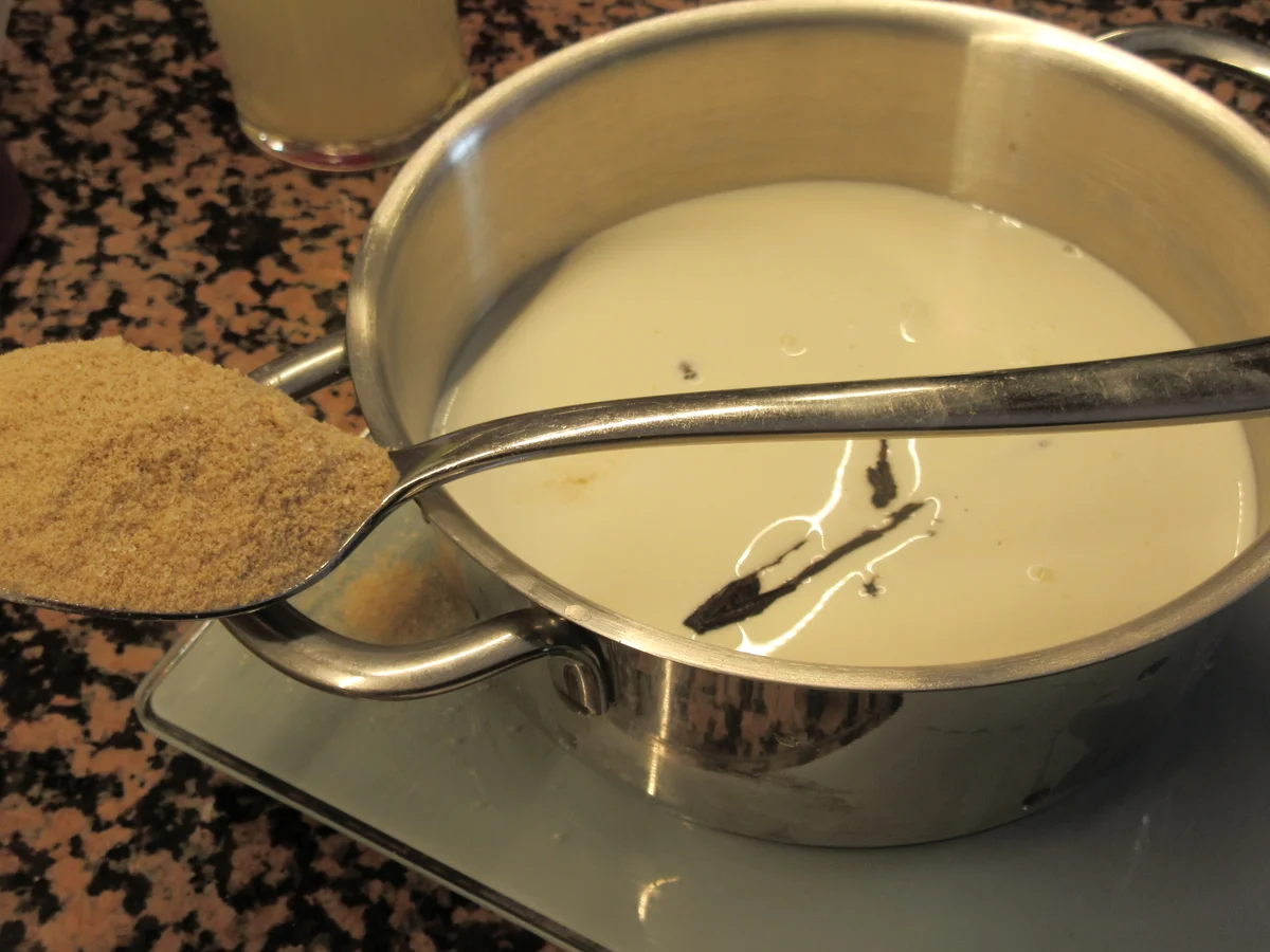 Rezept: Dessert: Zitronencreme mit Erdbeersalat Bild Nr. 17077 Dessert: Zitronencreme mit Erdbeersalat - Rezept - Bild Nr. 17077