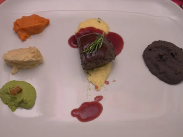 Rezept: Lammrücken mit Fruchtsauce, Polenta-Creme und Süßkartoffel Bild Nr. 2 Lammrücken mit Fruchtsauce, Polenta-Creme und Süßkartoffel - Rezept - Bild Nr. 2