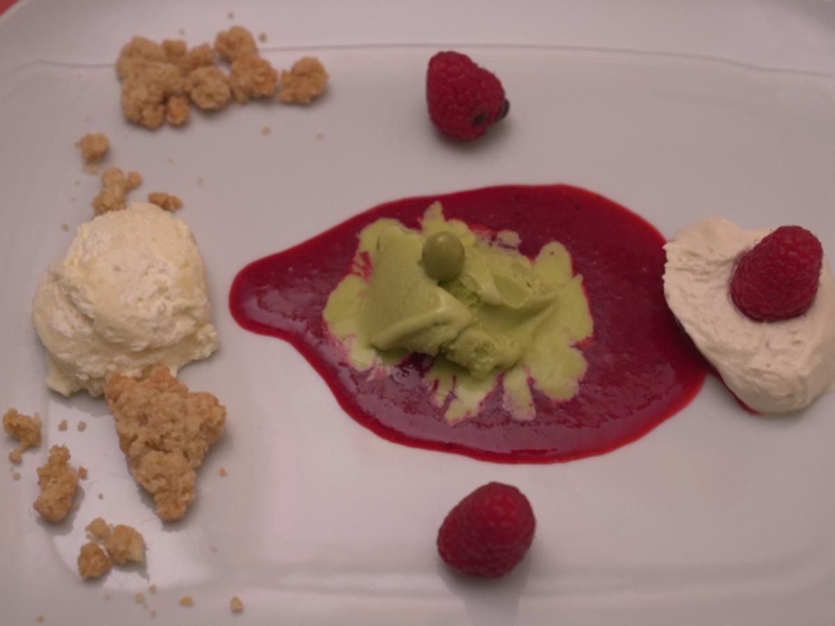 Weißes Schokoladenmousse mit Pistazieneis und Mascarponecreme - Rezept ...
