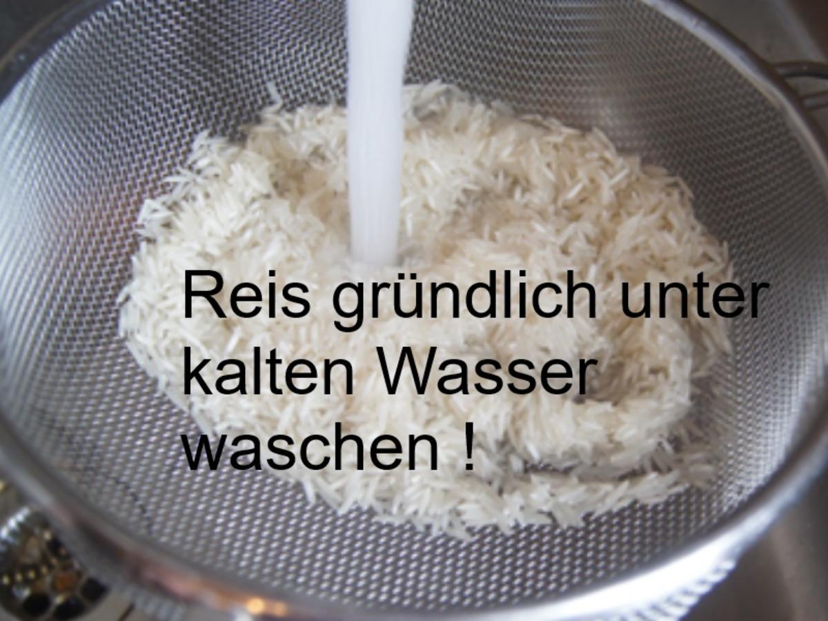 Gelbes Curry mit Schweinefilet und Gemüse im Wok mit Basmatireis ...