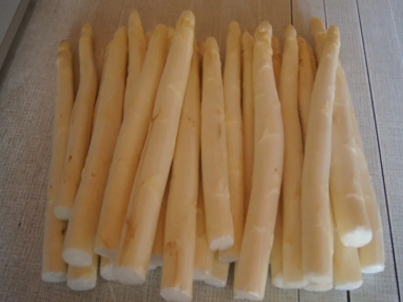 Rezept: Spargel mit Kräuter-Salatsauce, Mini-Knusper-Schnitzeln und gelben Drillingen Bild Nr. 5 Spargel mit Kräuter-Salatsauce, Mini-Knusper-Schnitzeln und gelben Drillingen - Rezept - Bild Nr. 5