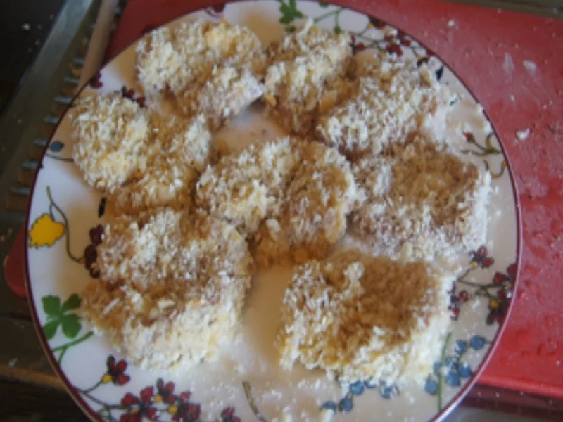 Rezept: Spargel mit Kräuter-Salatsauce, Mini-Knusper-Schnitzeln und gelben Drillingen Bild Nr. 12 Spargel mit Kräuter-Salatsauce, Mini-Knusper-Schnitzeln und gelben Drillingen - Rezept - Bild Nr. 12