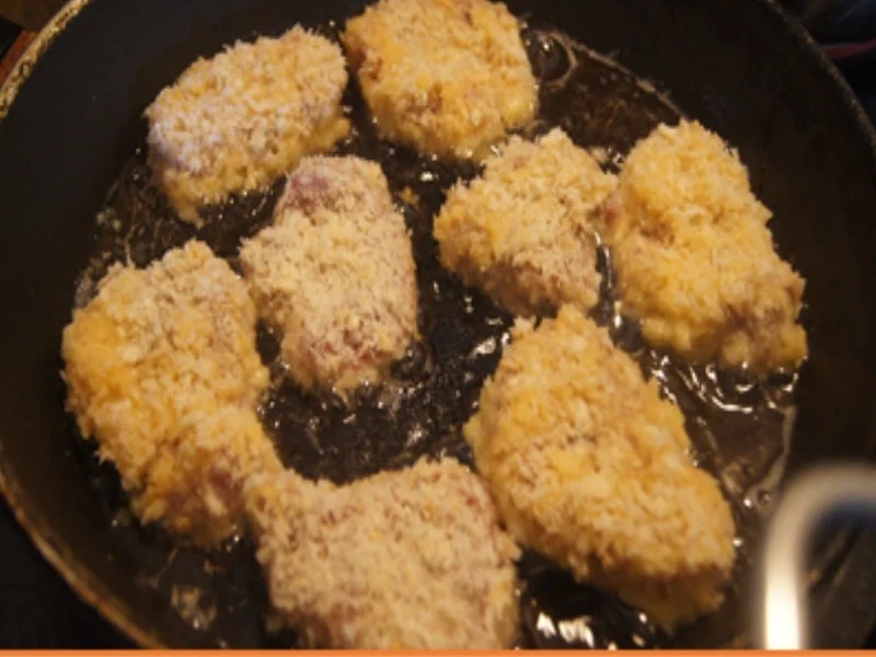 Rezept: Spargel mit Kräuter-Salatsauce, Mini-Knusper-Schnitzeln und gelben Drillingen Bild Nr. 13 Spargel mit Kräuter-Salatsauce, Mini-Knusper-Schnitzeln und gelben Drillingen - Rezept - Bild Nr. 13