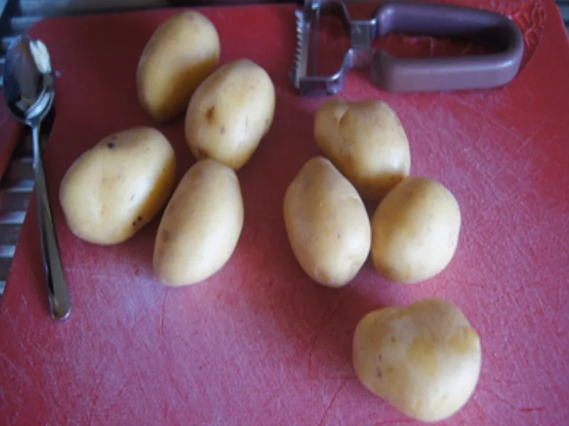 Rezept: Spargel mit Kräuter-Salatsauce, Mini-Knusper-Schnitzeln und gelben Drillingen Bild Nr. 18 Spargel mit Kräuter-Salatsauce, Mini-Knusper-Schnitzeln und gelben Drillingen - Rezept - Bild Nr. 18