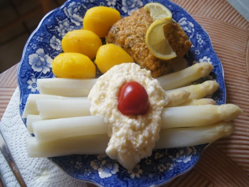 Spargel mit Engelssauce, Schlemmerfilet à la Bordelaise und gelben Drillingen - Rezept - Bild Nr. 17076