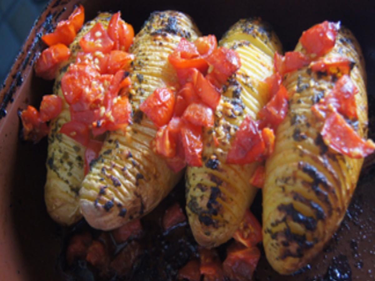 Spargel mit Kerbel-Sauce und Hasselback-Kartoffeln - Rezept - kochbar.de