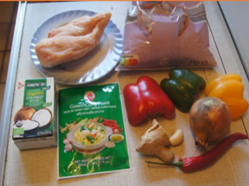 Rezept: Grünes Curry mit Hähnchen und Gemüse im Wok mit gelben Basmatireis Bild Nr. 3 Grünes Curry mit Hähnchen und Gemüse im Wok mit gelben Basmatireis - Rezept - Bild Nr. 3