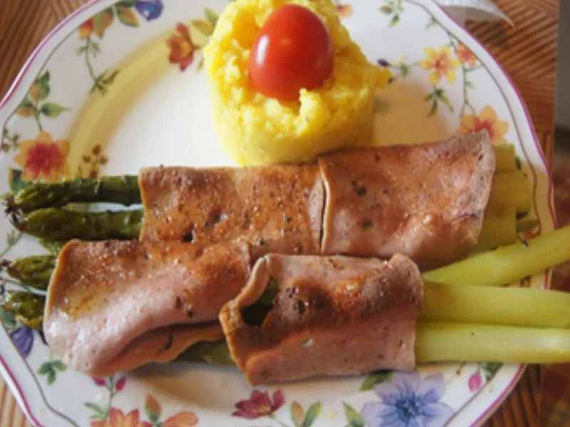 Grüner Spargel mit Leberkäsemantel und Kartoffelstampf - Rezept - Bild Nr. 17090