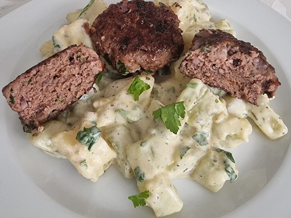 Bouletten auf Schmorgurken-Kartoffeln-Rahm - Rezept - Bild Nr. 17082