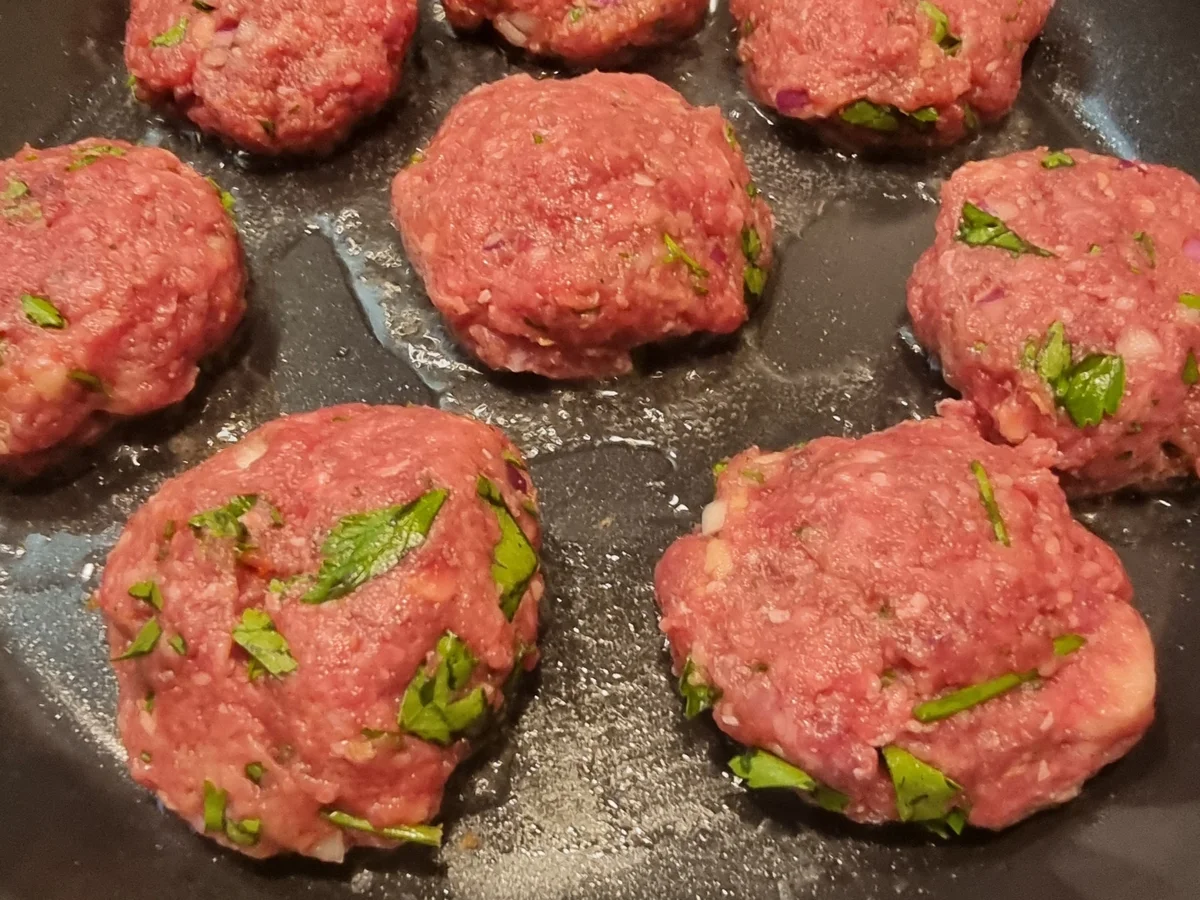 Bouletten auf Schmorgurken-Kartoffeln-Rahm - Rezept - Bild Nr. 17085