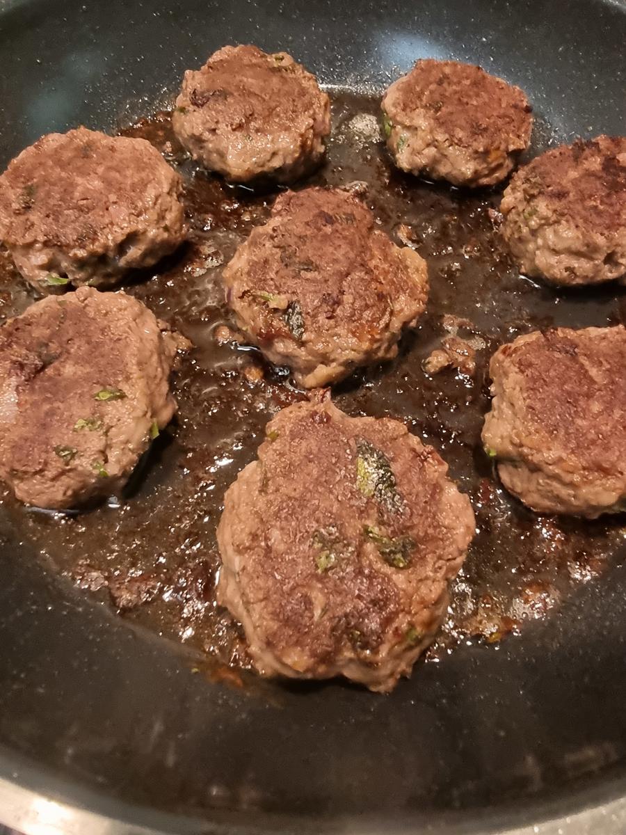 Bouletten auf Schmorgurken-Kartoffeln-Rahm - Rezept - Bild Nr. 17086