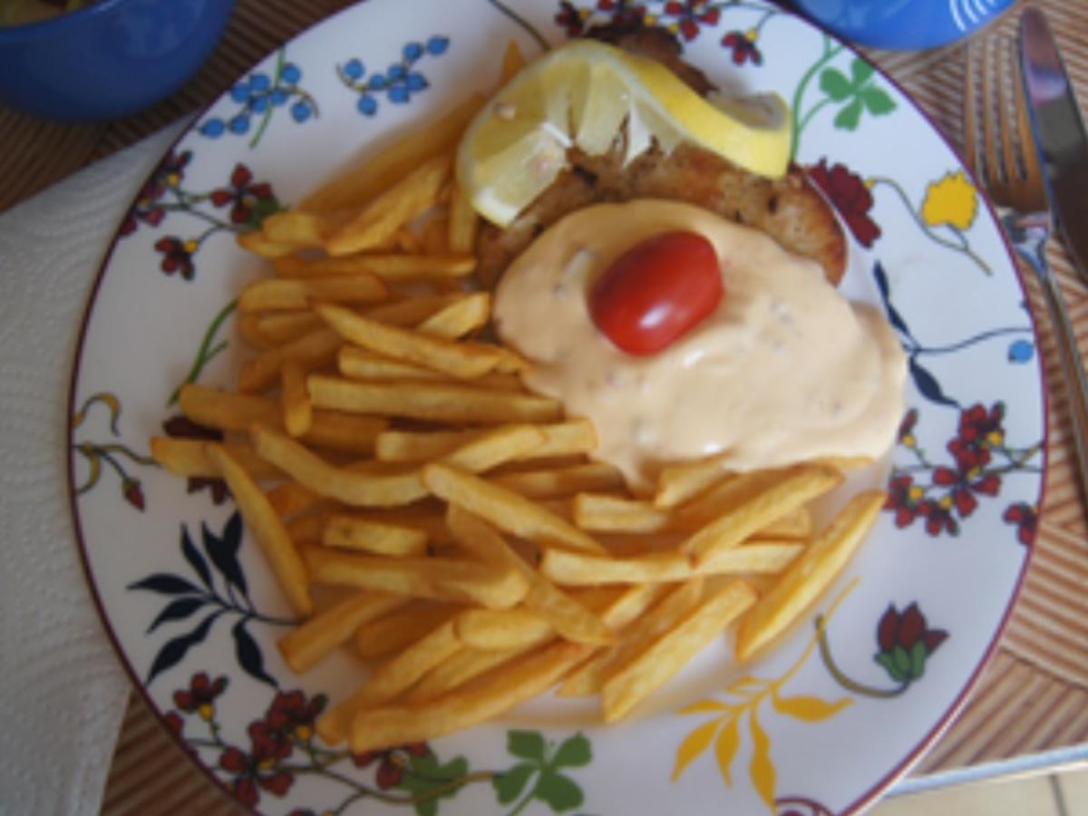 Alm-Schnitzel mit Sambal-Oelek-Hollandaise, Pommes-Frites und Eisbergsalat - Rezept - Bild Nr. 11