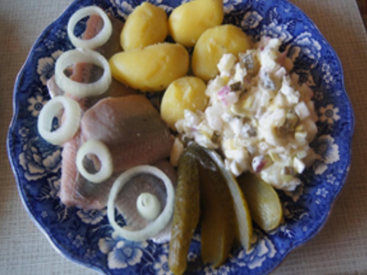 Räucher-Matjesfilets mit Gemüsemix-Salat und Pellkartoffel-Drillingen - Rezept - Bild Nr. 12